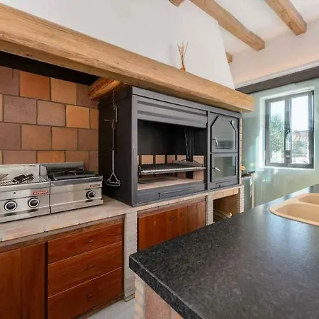 Villa Idurre, In Northern Countryside Near Beaches *
