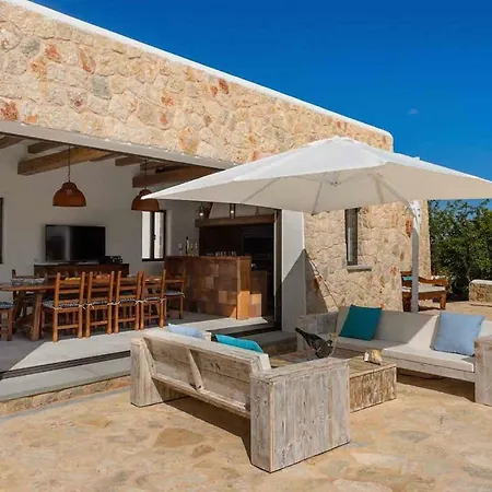 Villa Idurre, In Northern Countryside Near Beaches *