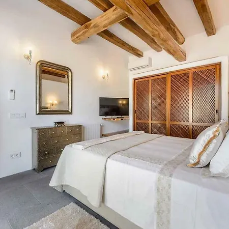 Villa Idurre, In Northern Countryside Near Beaches